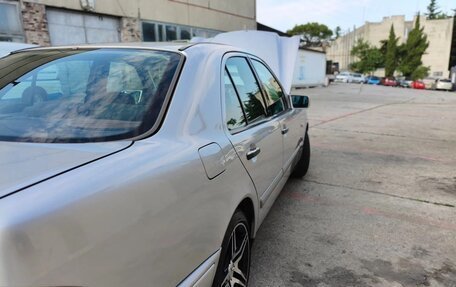 Mercedes-Benz E-Класс, 1998 год, 650 000 рублей, 12 фотография