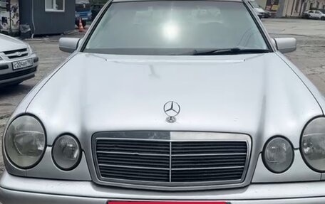 Mercedes-Benz E-Класс, 1998 год, 650 000 рублей, 3 фотография