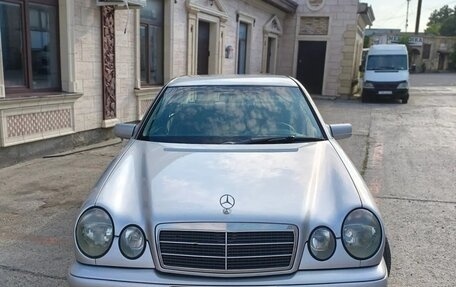 Mercedes-Benz E-Класс, 1998 год, 650 000 рублей, 19 фотография