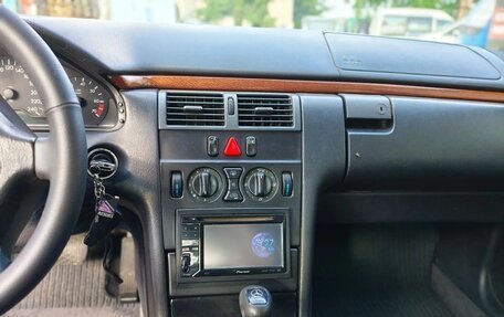 Mercedes-Benz E-Класс, 1998 год, 650 000 рублей, 28 фотография