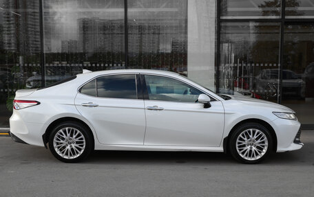 Toyota Camry, 2019 год, 2 698 000 рублей, 5 фотография