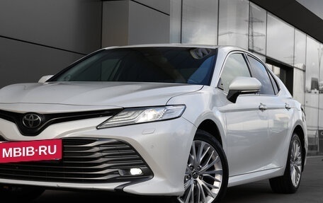 Toyota Camry, 2019 год, 2 698 000 рублей, 2 фотография