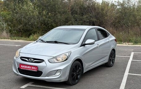 Hyundai Solaris II рестайлинг, 2012 год, 625 000 рублей, 1 фотография