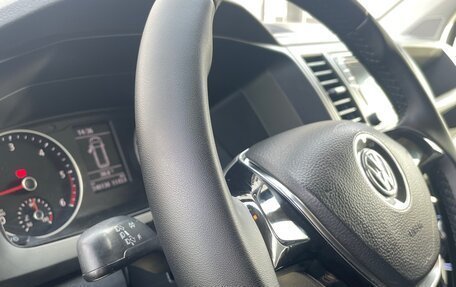 Volkswagen Caravelle T6 рестайлинг, 2018 год, 2 680 000 рублей, 6 фотография