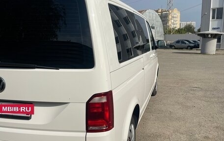 Volkswagen Caravelle T6 рестайлинг, 2018 год, 2 680 000 рублей, 3 фотография