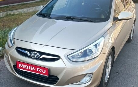 Hyundai Solaris II рестайлинг, 2013 год, 795 000 рублей, 1 фотография