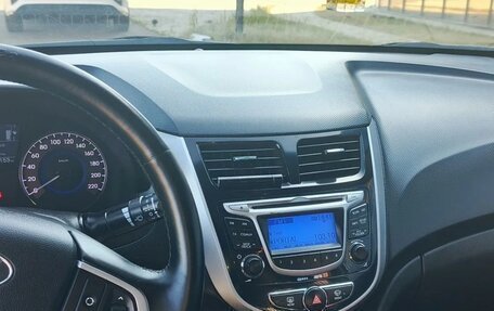 Hyundai Solaris II рестайлинг, 2013 год, 795 000 рублей, 7 фотография