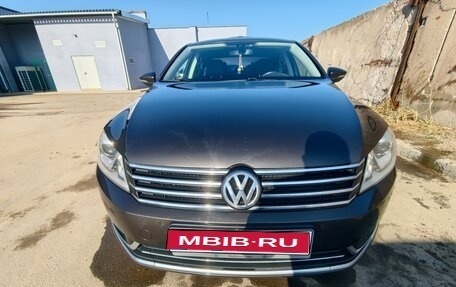 Volkswagen Passat B7, 2012 год, 999 000 рублей, 1 фотография