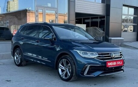 Volkswagen Tiguan II, 2021 год, 3 980 000 рублей, 3 фотография