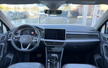 Volkswagen Tiguan II, 2021 год, 3 980 000 рублей, 12 фотография