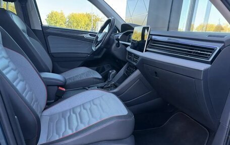 Volkswagen Tiguan II, 2021 год, 3 980 000 рублей, 21 фотография