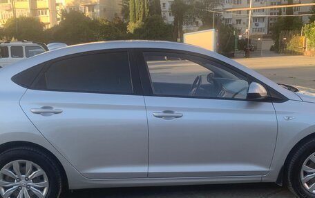 Hyundai Solaris II рестайлинг, 2018 год, 1 228 000 рублей, 8 фотография