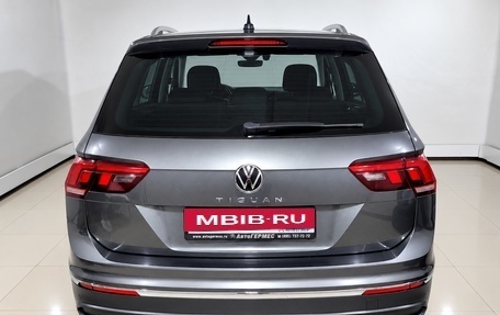 Volkswagen Tiguan II, 2021 год, 2 390 000 рублей, 3 фотография