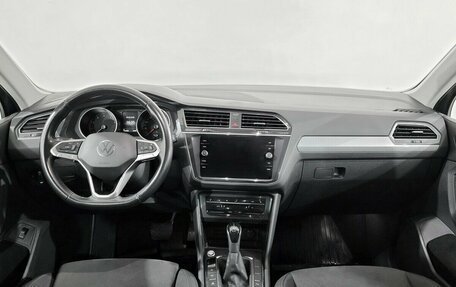 Volkswagen Tiguan II, 2021 год, 2 390 000 рублей, 5 фотография