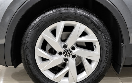 Volkswagen Tiguan II, 2021 год, 2 390 000 рублей, 15 фотография