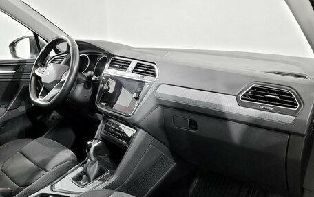 Volkswagen Tiguan II, 2021 год, 2 390 000 рублей, 11 фотография