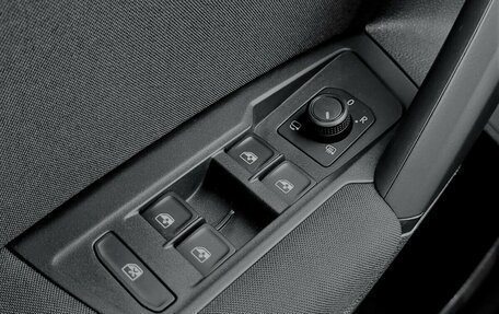 Volkswagen Tiguan II, 2021 год, 2 390 000 рублей, 10 фотография