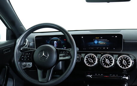 Mercedes-Benz A-Класс, 2018 год, 2 190 000 рублей, 13 фотография
