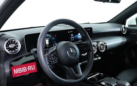 Mercedes-Benz A-Класс, 2018 год, 2 190 000 рублей, 15 фотография