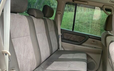 Toyota Land Cruiser 100 рестайлинг 2, 2001 год, 1 900 000 рублей, 11 фотография
