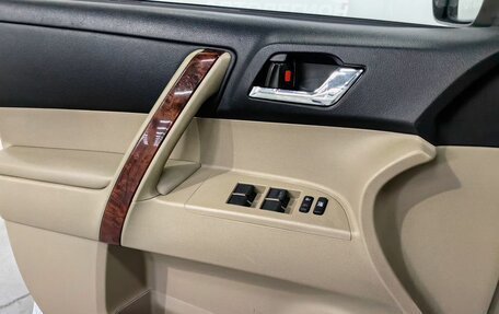 Toyota Highlander III, 2012 год, 2 350 000 рублей, 26 фотография