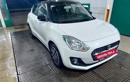 Suzuki Swift V, 2022 год, 1 650 000 рублей, 2 фотография