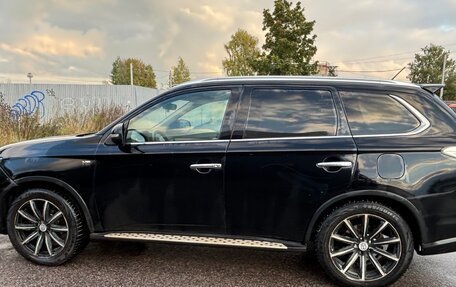 Mitsubishi Outlander III рестайлинг 3, 2014 год, 1 600 000 рублей, 5 фотография