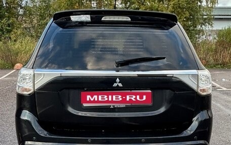Mitsubishi Outlander III рестайлинг 3, 2014 год, 1 600 000 рублей, 4 фотография