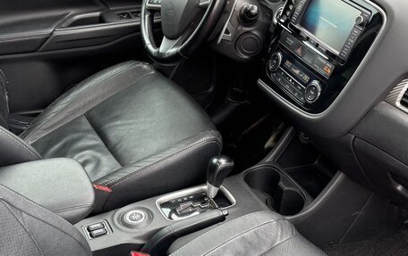 Mitsubishi Outlander III рестайлинг 3, 2014 год, 1 600 000 рублей, 7 фотография