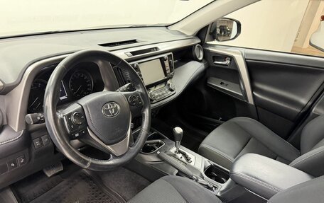 Toyota RAV4, 2018 год, 2 800 000 рублей, 11 фотография