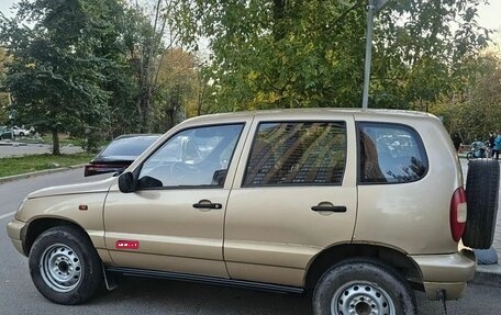 Chevrolet Niva I рестайлинг, 2004 год, 340 000 рублей, 1 фотография