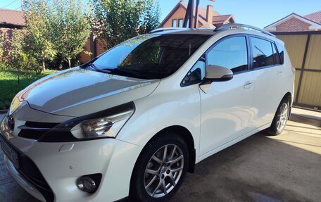 Toyota Verso I, 2013 год, 1 450 000 рублей, 2 фотография