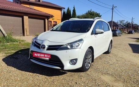Toyota Verso I, 2013 год, 1 450 000 рублей, 17 фотография