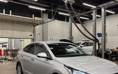 Hyundai Solaris II рестайлинг, 2017 год, 800 000 рублей, 2 фотография