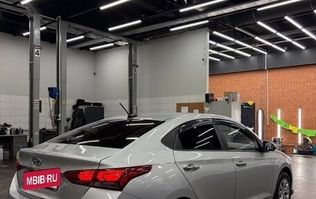 Hyundai Solaris II рестайлинг, 2017 год, 800 000 рублей, 4 фотография