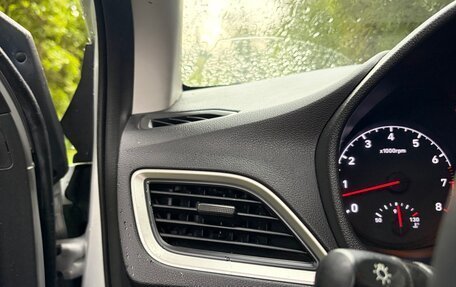 Hyundai Solaris II рестайлинг, 2017 год, 800 000 рублей, 21 фотография