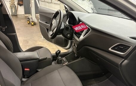 Hyundai Solaris II рестайлинг, 2017 год, 800 000 рублей, 14 фотография