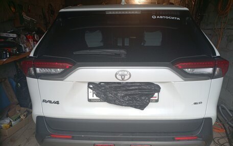 Toyota RAV4, 2020 год, 3 000 000 рублей, 2 фотография