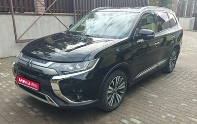 Mitsubishi Outlander III рестайлинг 3, 2020 год, 2 400 000 рублей, 1 фотография
