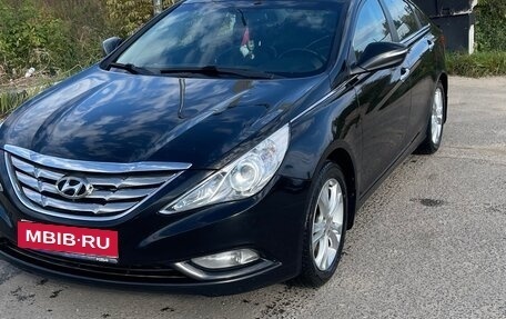 Hyundai Sonata VI, 2012 год, 1 000 000 рублей, 1 фотография