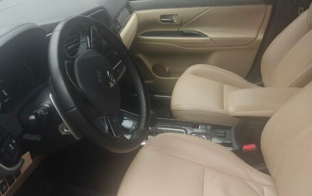 Mitsubishi Outlander III рестайлинг 3, 2020 год, 2 400 000 рублей, 12 фотография