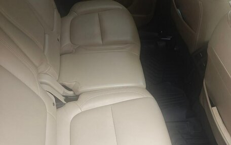 Mitsubishi Outlander III рестайлинг 3, 2020 год, 2 400 000 рублей, 15 фотография