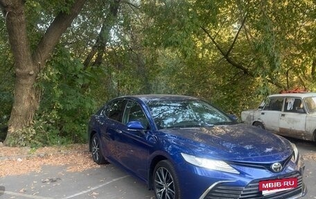 Toyota Camry, 2021 год, 3 700 000 рублей, 2 фотография