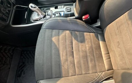 Mitsubishi Outlander III рестайлинг 3, 2018 год, 3 300 000 рублей, 8 фотография