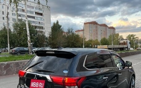 Mitsubishi Outlander III рестайлинг 3, 2018 год, 3 300 000 рублей, 4 фотография