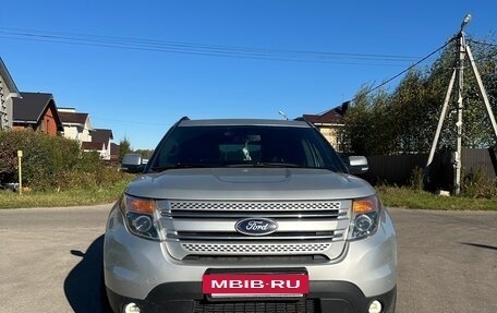 Ford Explorer VI, 2013 год, 1 800 000 рублей, 2 фотография