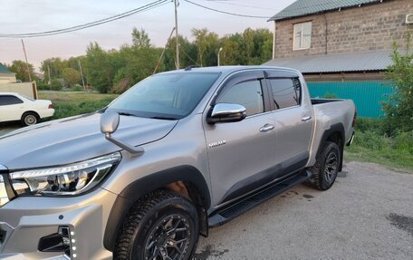 Toyota Hilux VIII, 2018 год, 3 000 000 рублей, 2 фотография