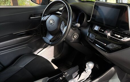 Toyota C-HR I рестайлинг, 2019 год, 2 300 000 рублей, 7 фотография