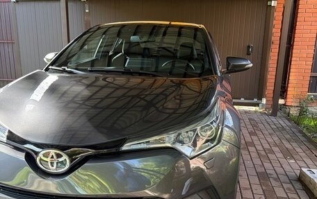 Toyota C-HR I рестайлинг, 2019 год, 2 300 000 рублей, 2 фотография