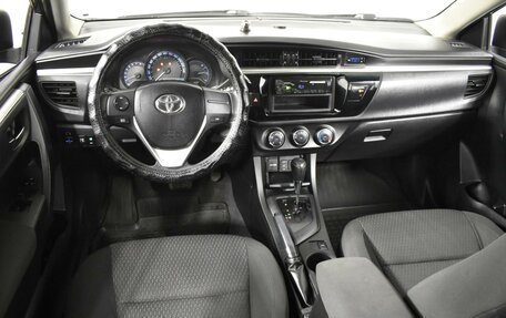 Toyota Corolla, 2013 год, 889 900 рублей, 6 фотография